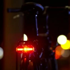 B&M Busch & Müller - Toplight Flat S - Feu Arrière Sur Pile -Promos Vélo Électrique Magasin bm toplight flat s pile 2 3840x2160