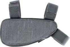 Evoc - Sacoche De Cadre 0,7 L - Bikepacking -Promos Vélo Électrique Magasin evoc sacoche de cadre 700 ml gris carbone perspective 5 3840x2160