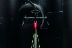 Supernova - Feu Arrière TL3 PRO Avec Feu Stop Et Signal De Freinage D'urgence -Promos Vélo Électrique Magasin supernova feu arriere tl3 pro 2 3840x2160