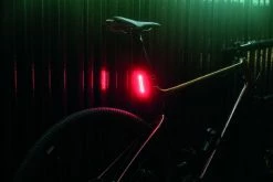 Supernova - Feu Arrière TL3 PRO Avec Feu Stop Et Signal De Freinage D'urgence -Promos Vélo Électrique Magasin supernova feu arriere tl3 pro 3 3840x2160